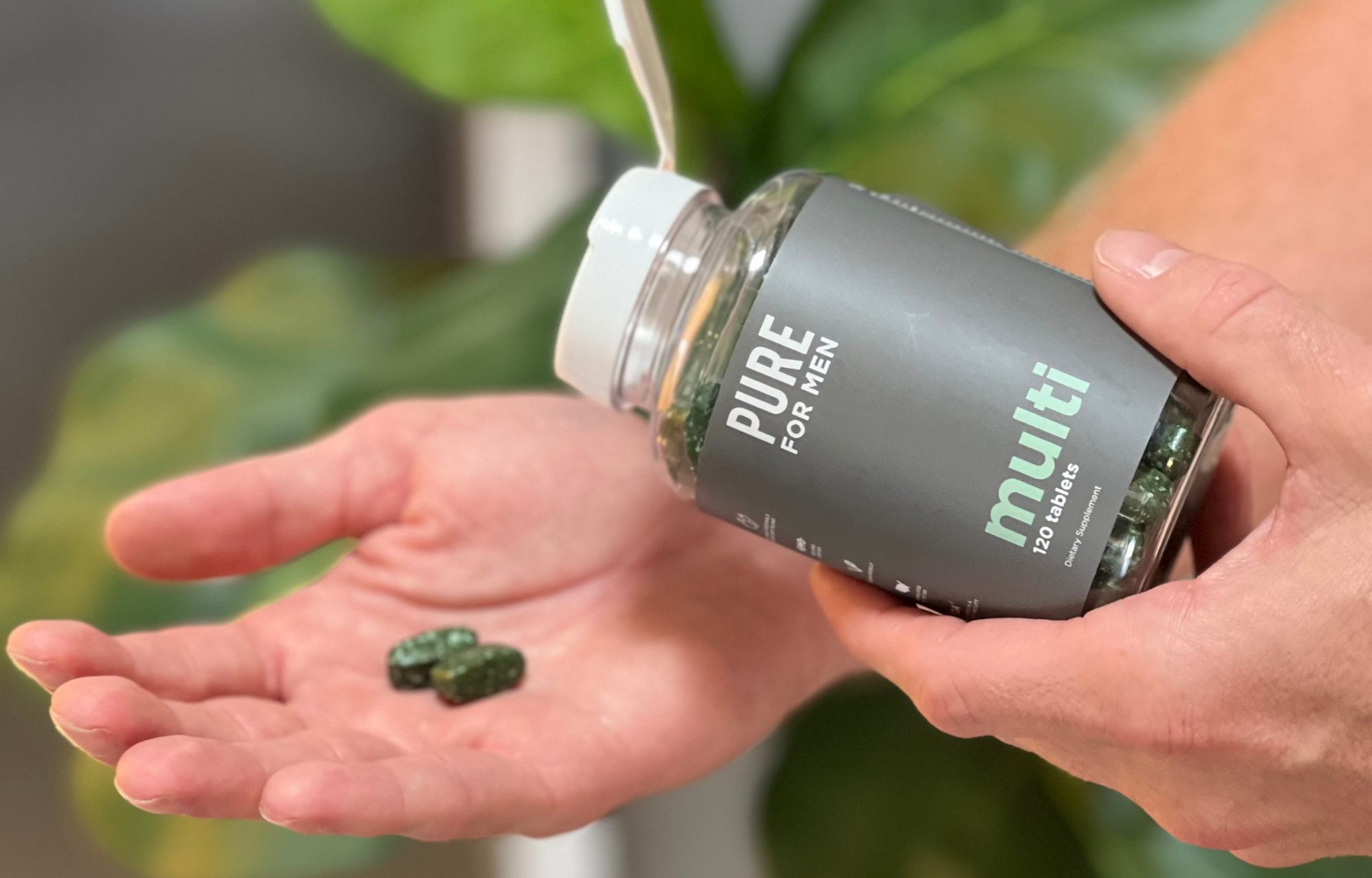 PRIORITIZE YOUR HEALTH AND ENJOY 2 MULTIVITAMINS FOR THE PRICE OF 1